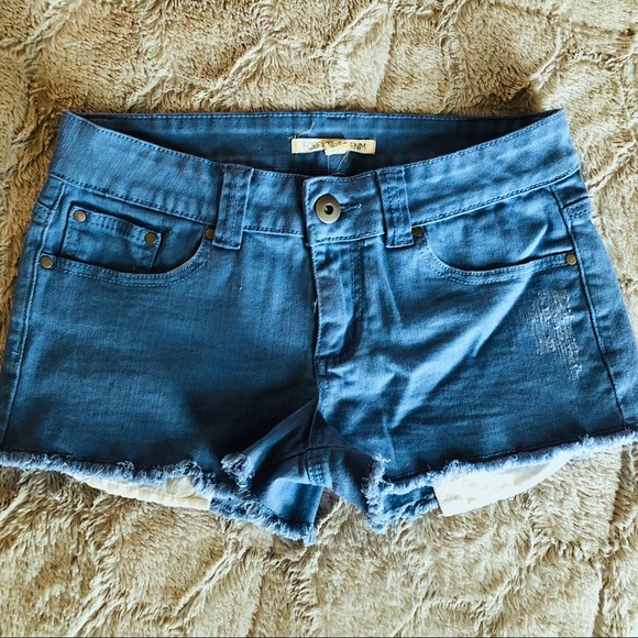 Forever 21 | Distressed Denim Shorts Sky Blue Wash - Picture 2 of 6